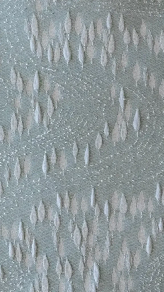 texture complessa del copriletto ‘Sariska’ di Kvadrat